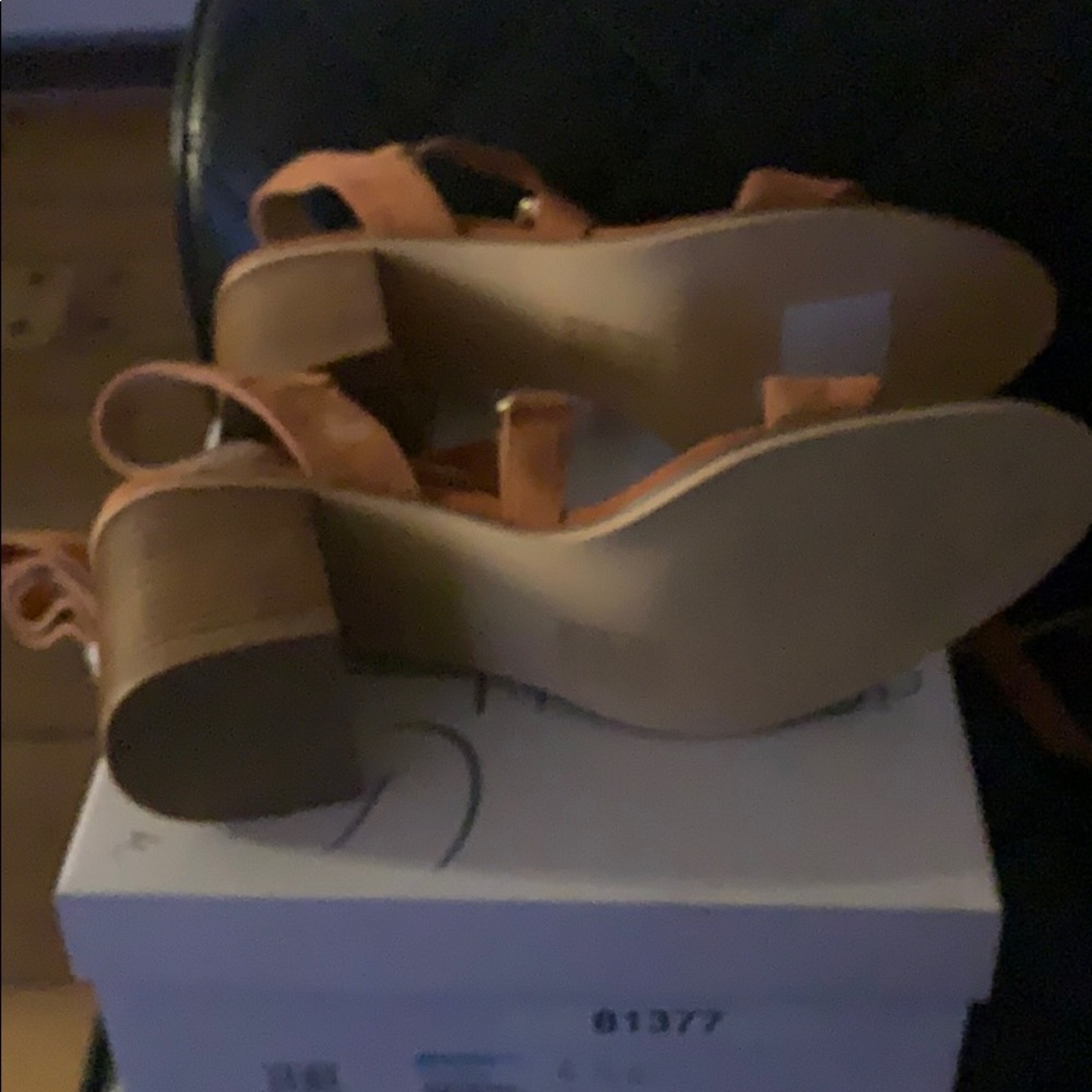 Shoes - Picture 4 of 4